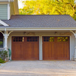 3 Signs that it’s Time to Call a Garage Door Repairman